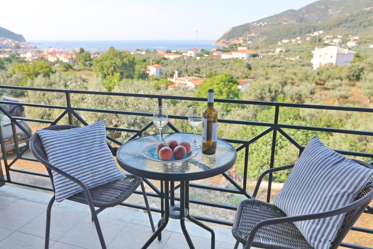 Esperides Apartments Aigli Скопелос Екстериор снимка