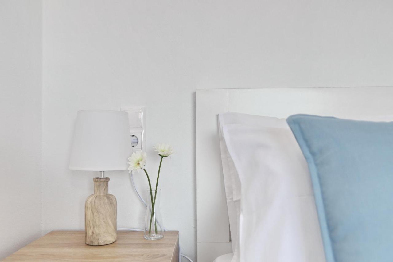 Esperides Apartments Aigli Скопелос Екстериор снимка