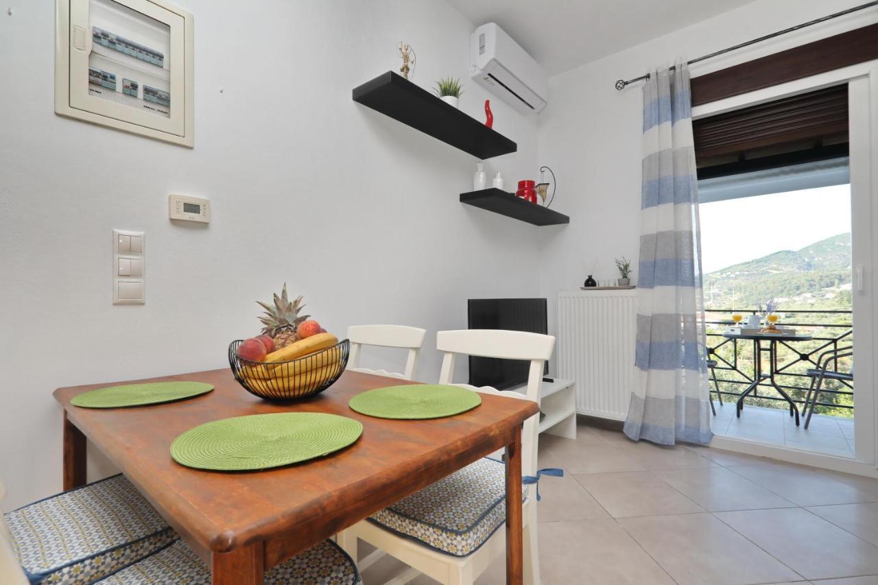 Esperides Apartments Aigli Скопелос Екстериор снимка