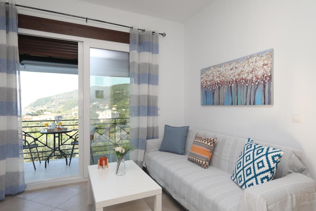 Esperides Apartments Aigli Скопелос Екстериор снимка