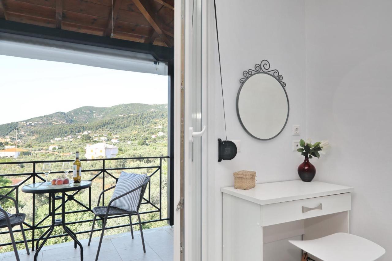 Esperides Apartments Aigli Скопелос Екстериор снимка